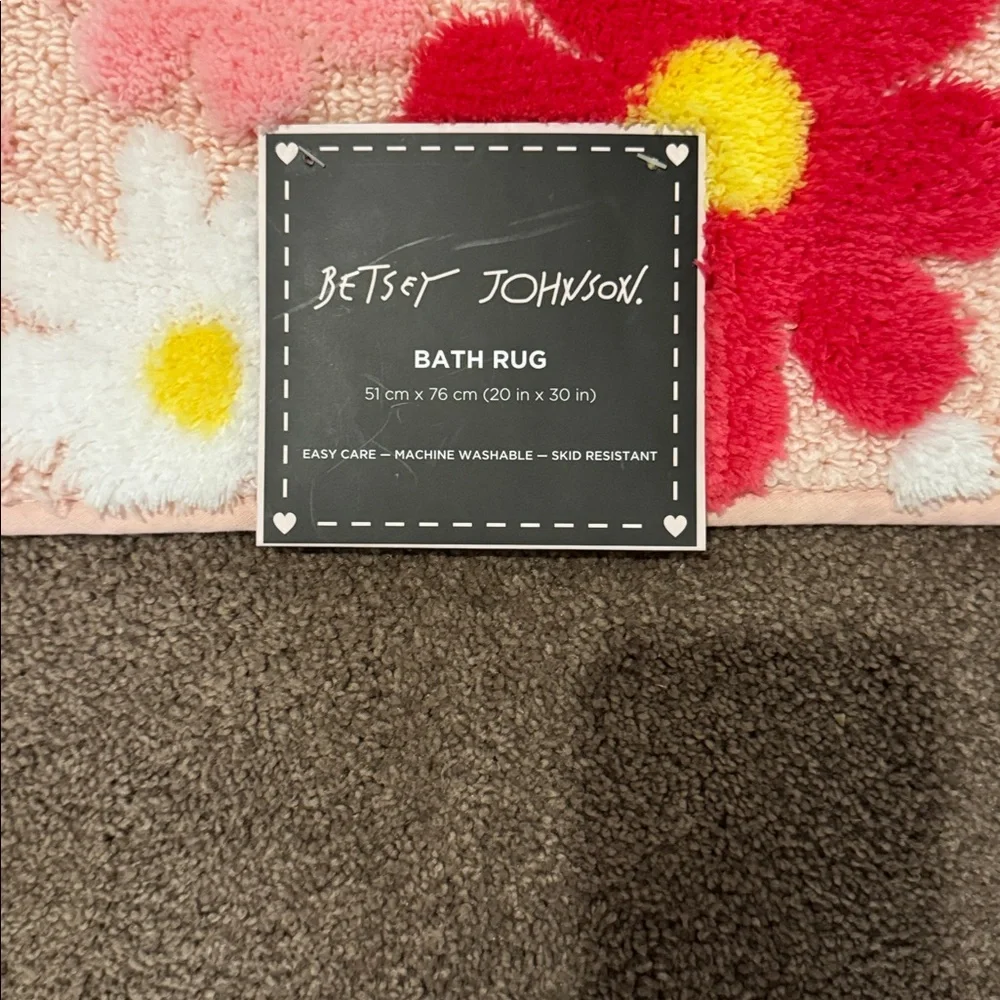 Betsey Johnson floral flower print bath mat rug 20” x 30” NWT - Picture 2 of 3